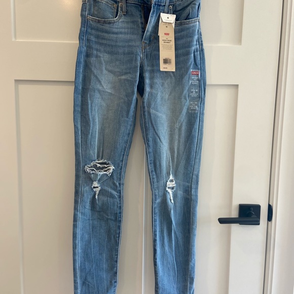 Levi’s 721 High Rise Skinny Jeans - Picture 3 of 3